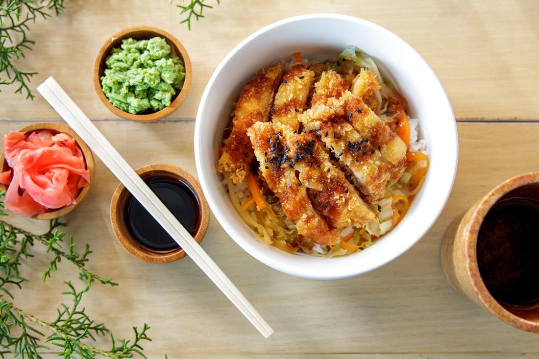 A Hawaii plate-lunch staple takes boneless chicken cutlet to crunchier extremes by drendging it in panko (Japanese bread crumbs) before frying. It’s usually accompanied by a sweet/tangy dipping sauce.