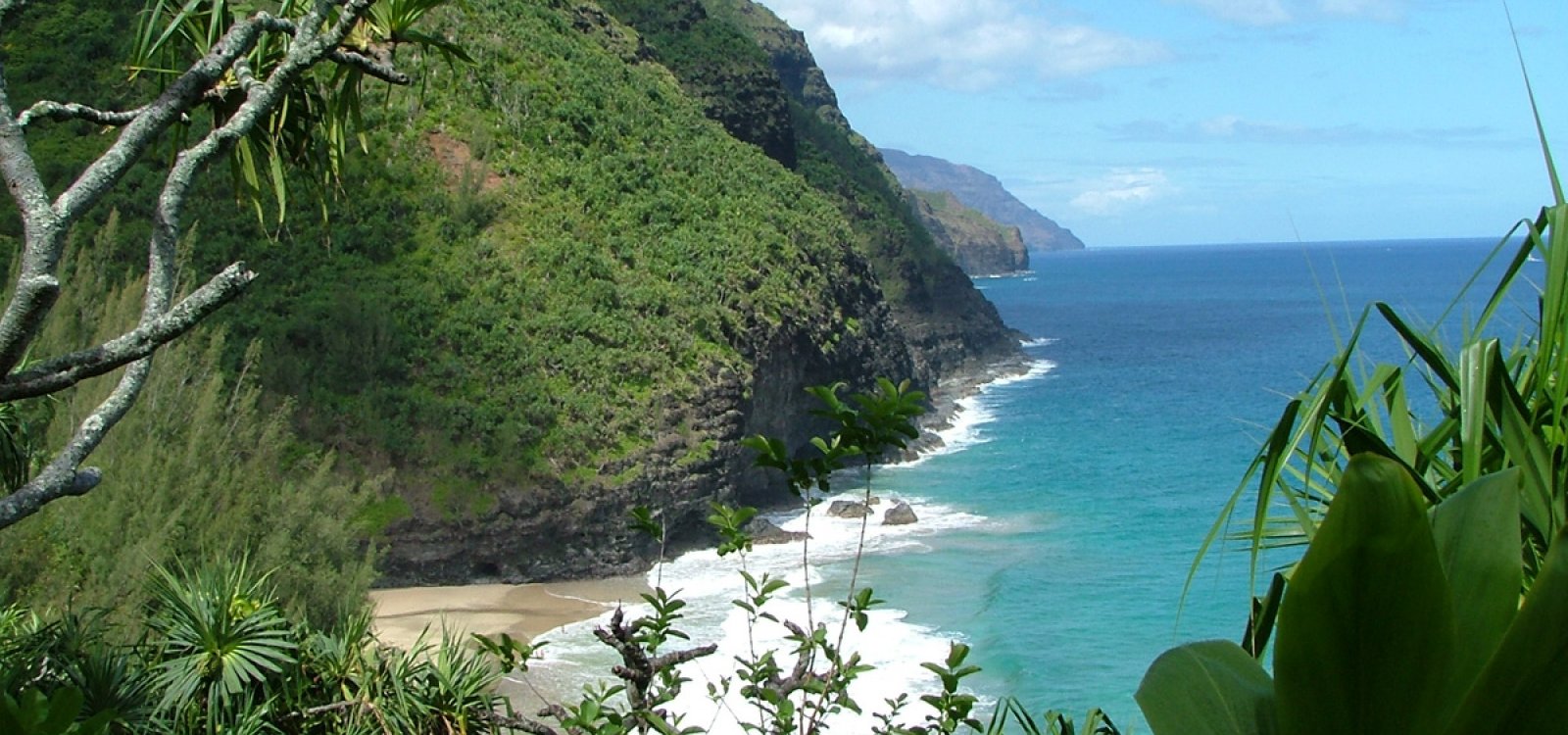 22 Amazing Hiking Trails You Have To See To Believe Gorgeous valleys, waterfalls, sea caves | Amazing Hiking Trails You Have To See To Believe